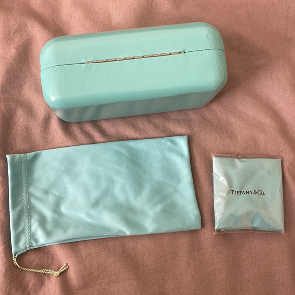 Oversized hard shell Tiffany & Co. Sunglasses case - Picture 3 of 3